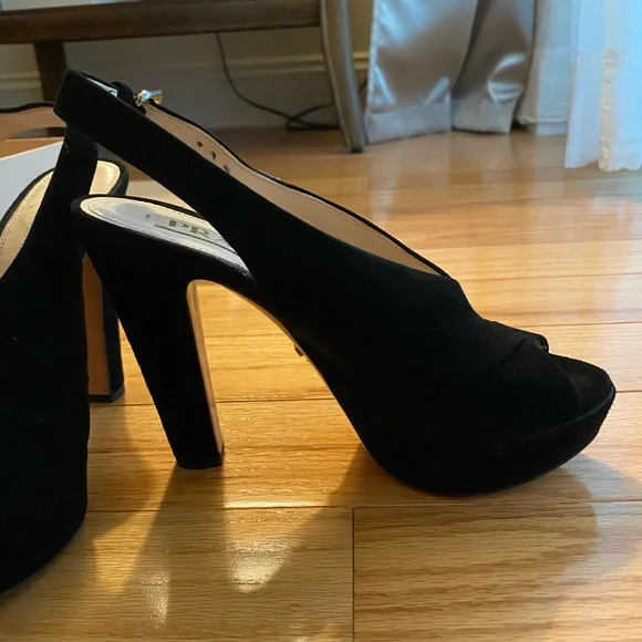 Prada Elegant Black Cross-Strap Heels - Picture 3 of 6